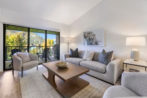 Photo of 127 SADDLE Rd #E7, Ketchum, ID 83340 (MLS # 25-333806)