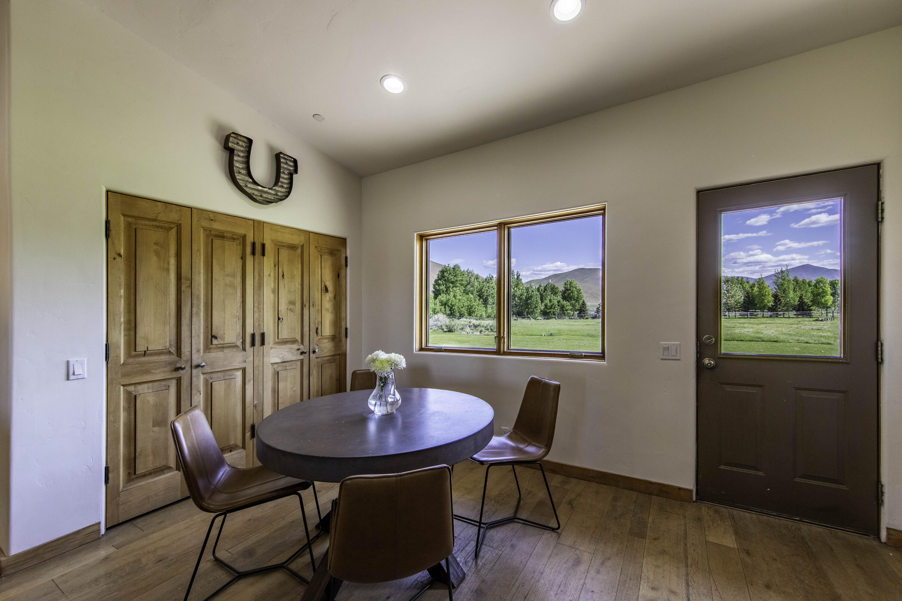 Breakfast Table Area