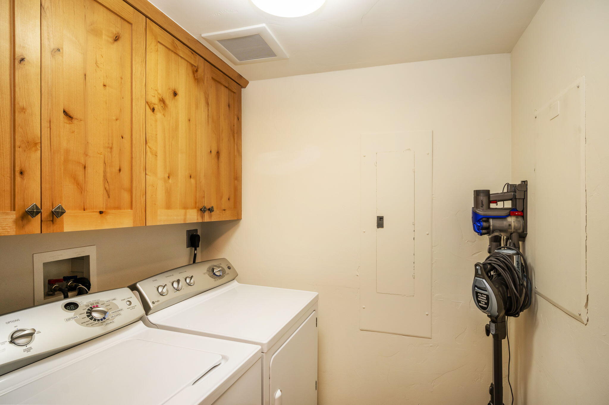 LAUNDRY ROOM WITH DOOR