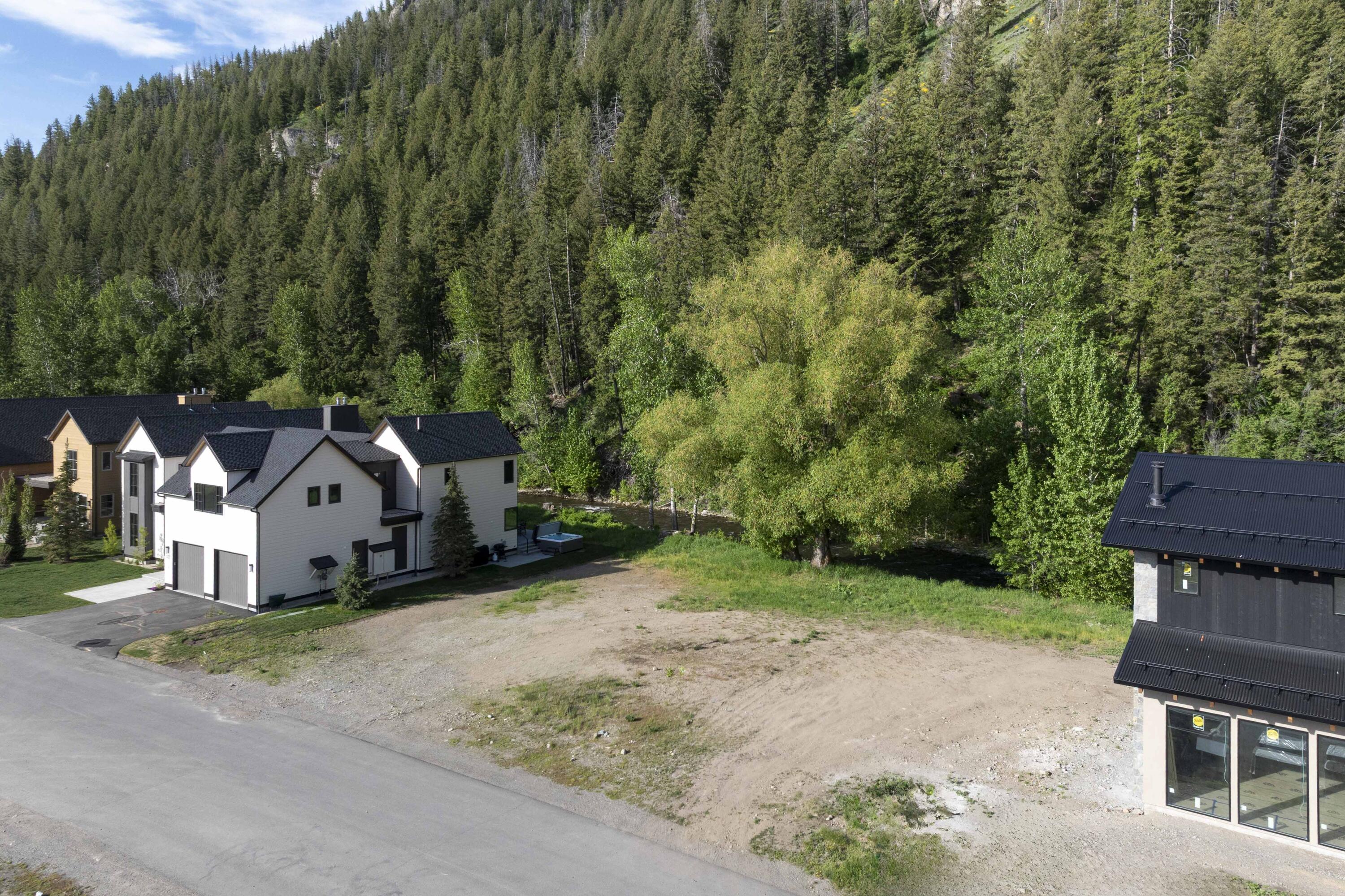 125 Mountain Creek Dr