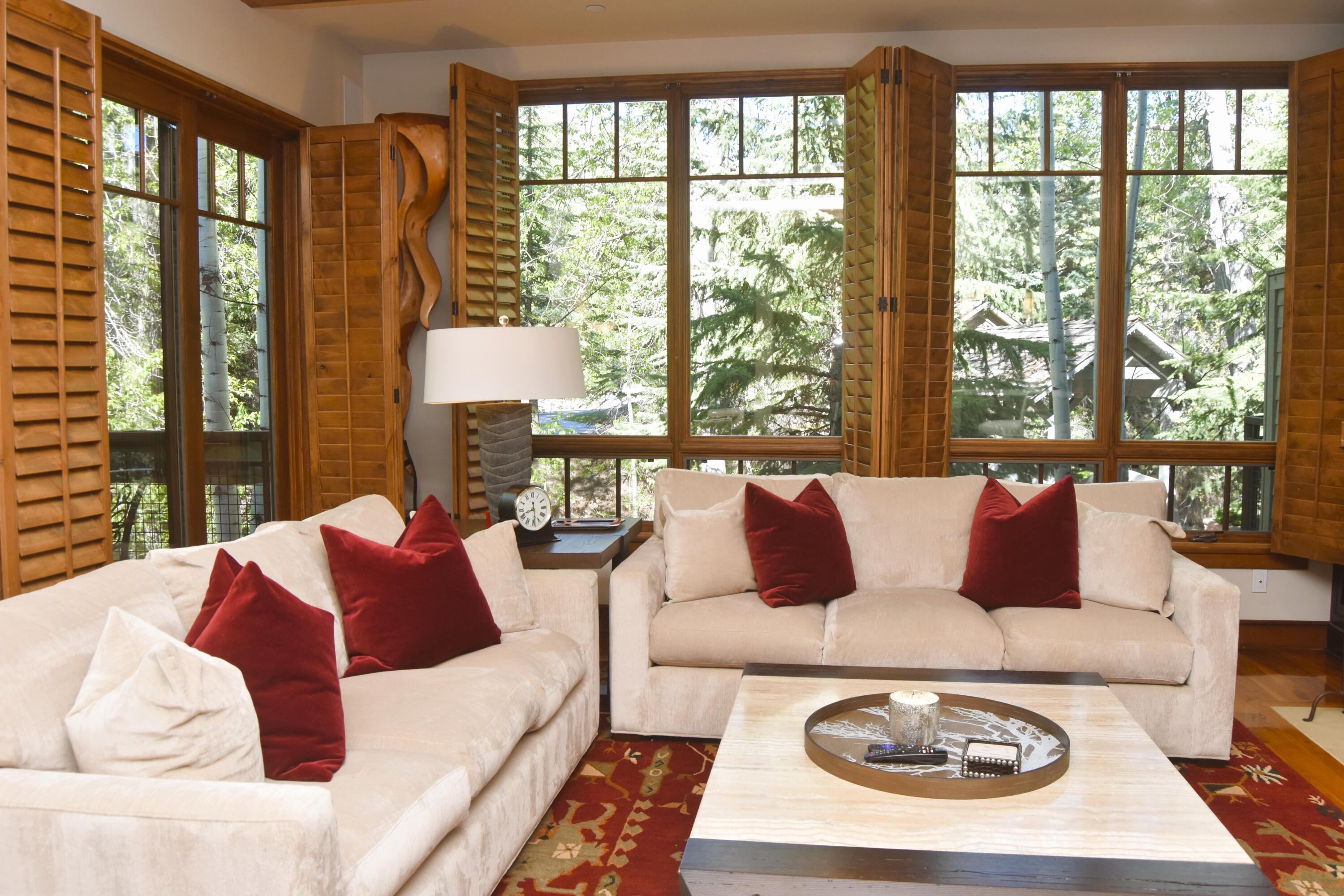 Ketchum, Idaho 83340, United States, 3 Bedrooms Bedrooms, ,3 BathroomsBathrooms,Residential,Pending,66198