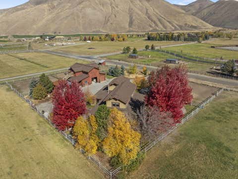 Photo of 113 Equus Loop, Blaine County, ID 83313 (MLS # 26-334559)