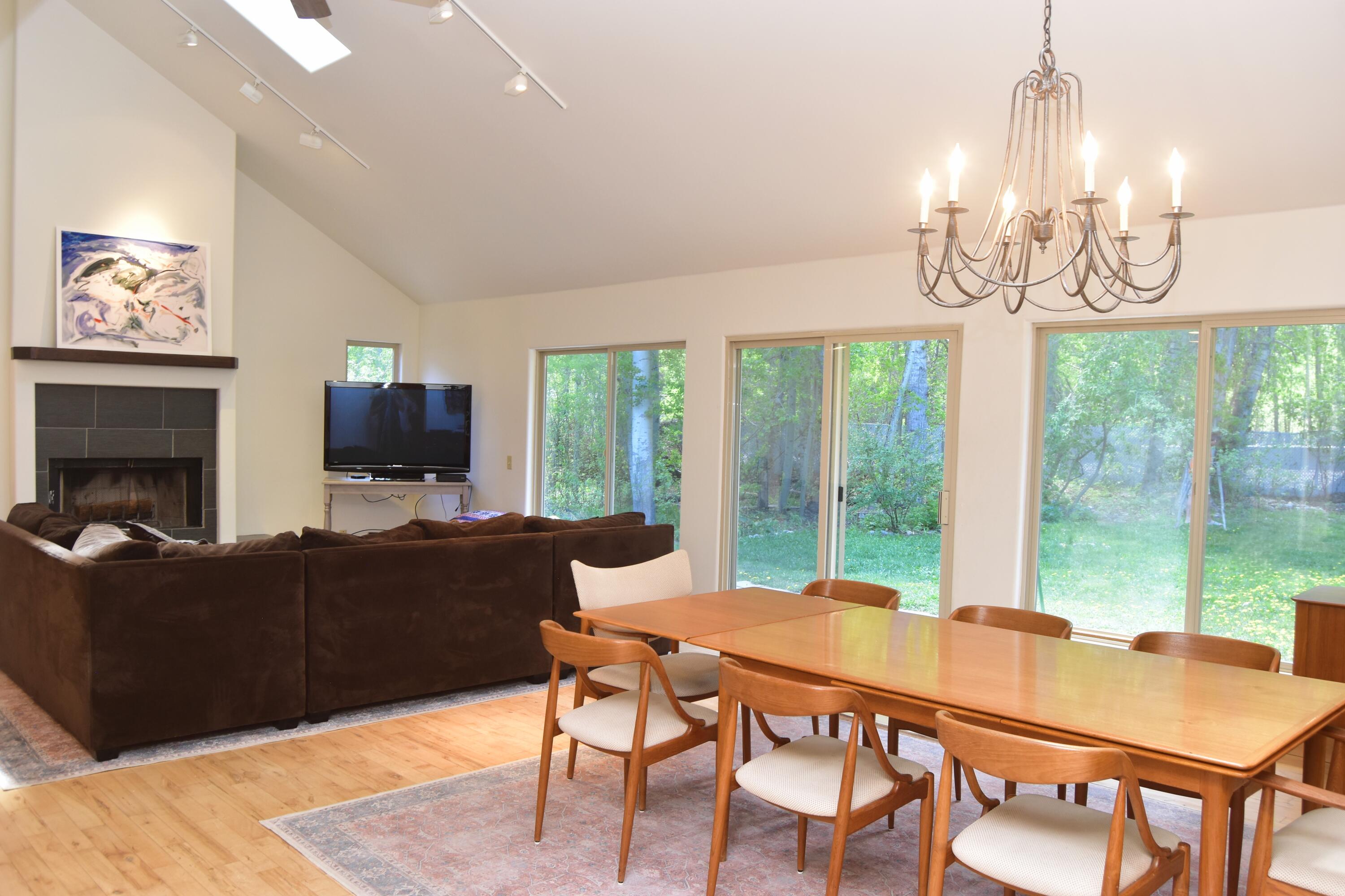 Hailey, Idaho 83333, United States, 5 Bedrooms Bedrooms, ,4 BathroomsBathrooms,Residential,Pending,56343