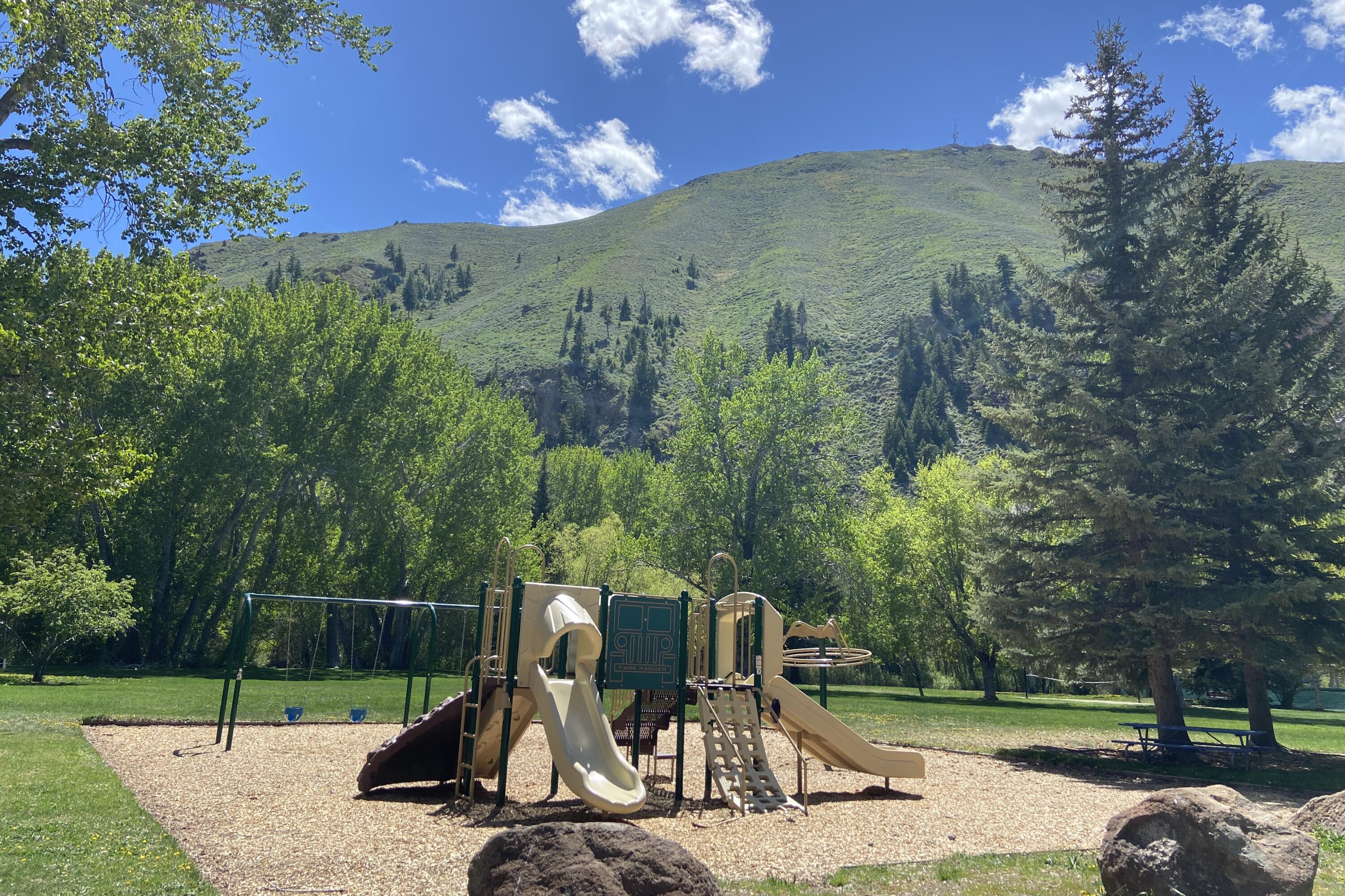 Hailey, Idaho 83333, United States, 5 Bedrooms Bedrooms, ,4 BathroomsBathrooms,Residential,Pending,56343