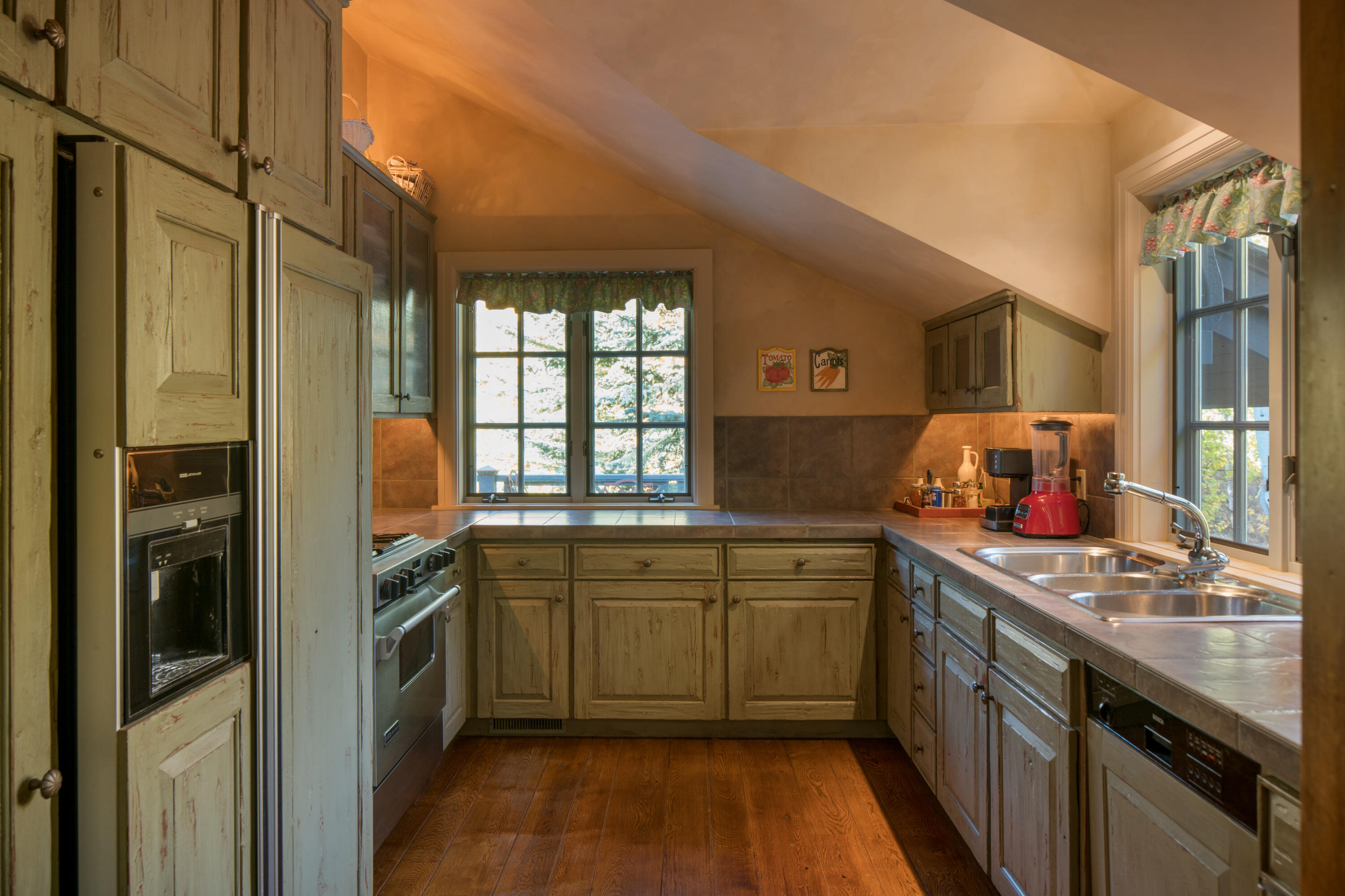 Guest Quarters Kitchen