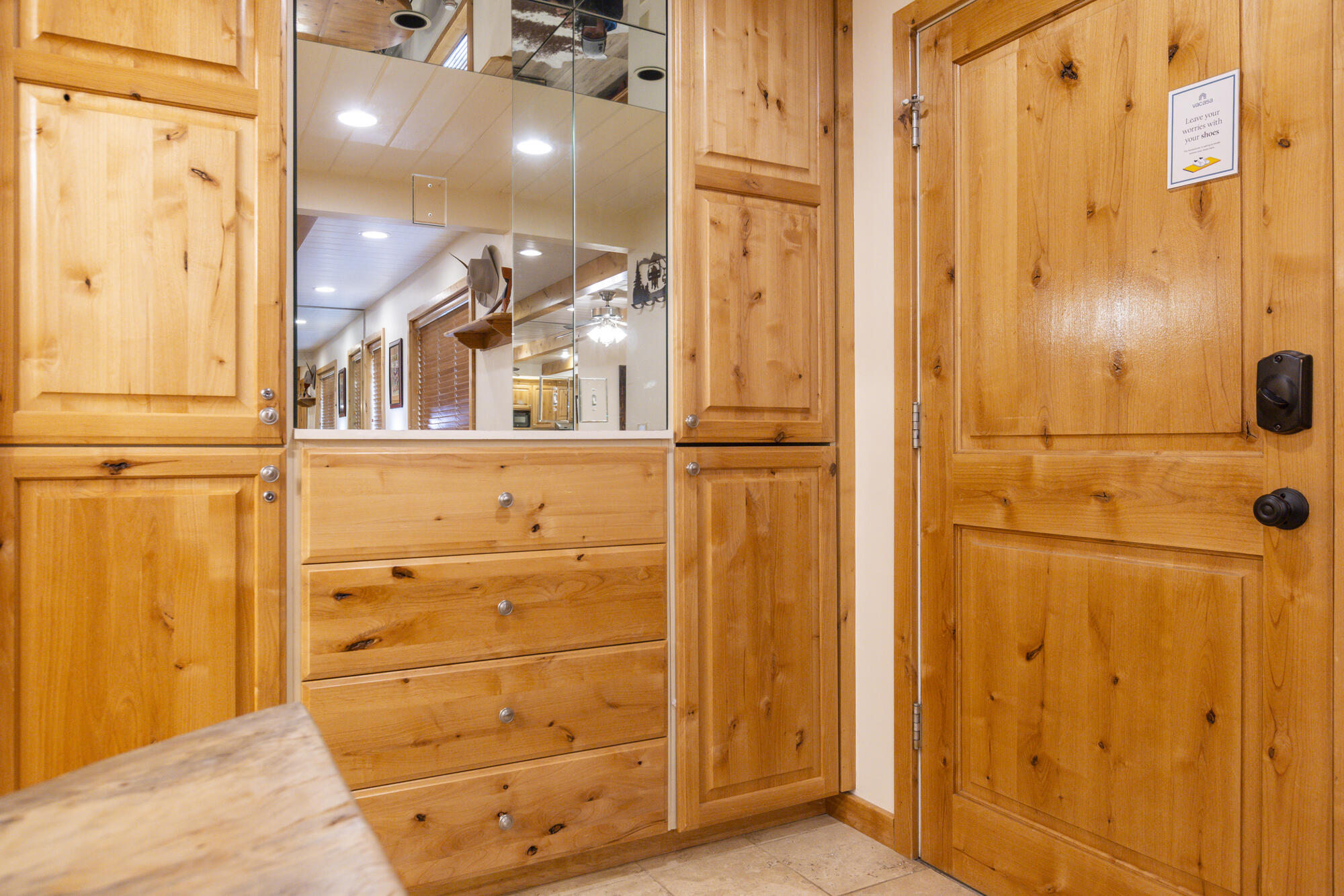 Entrance & Custom Cabinets/Storage