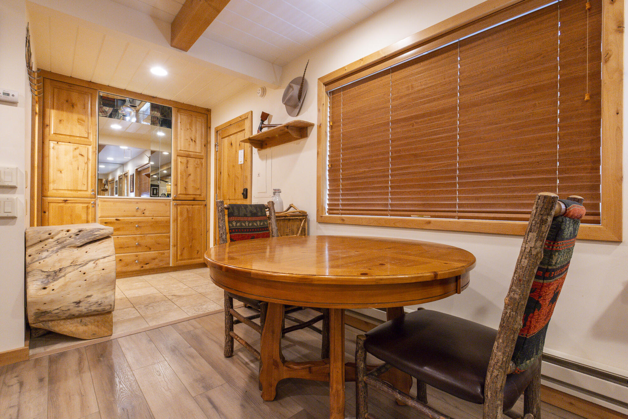 Entrance & Open dining Area