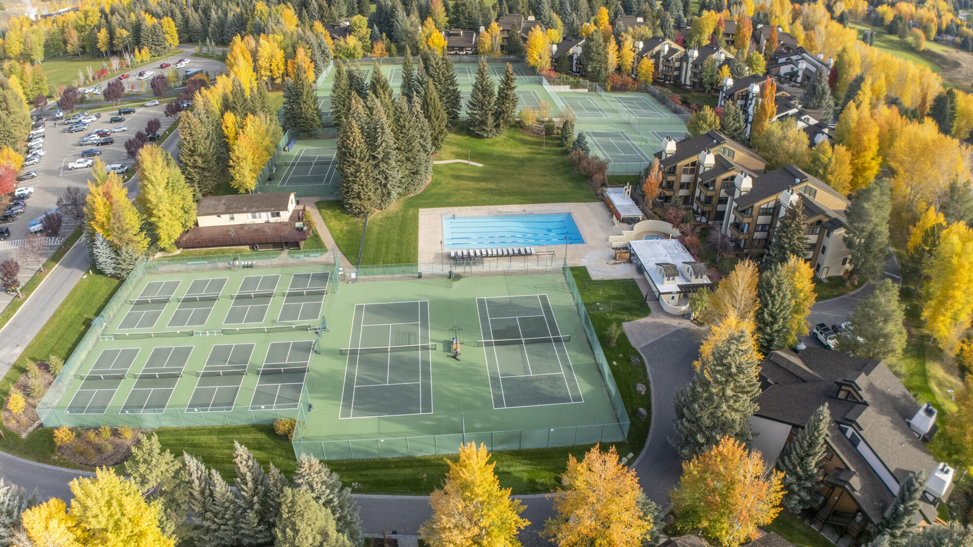 SV Pool, Picket Ball & Tennis Courts