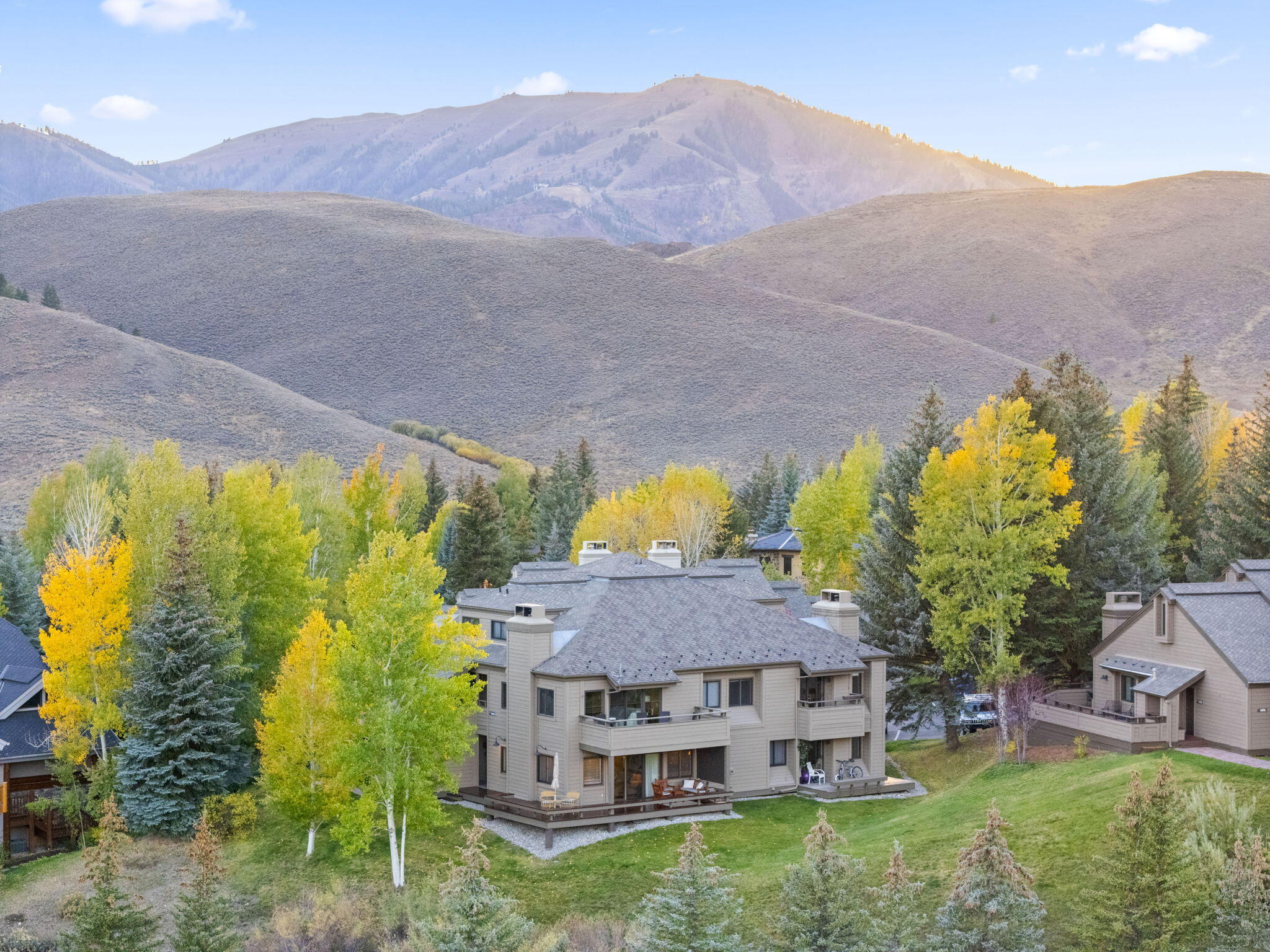 DJI_20251009183829_0814_D