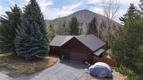 Photo of 541 Shoshone Dr, Hailey, ID 83333 (MLS # 26-334280)