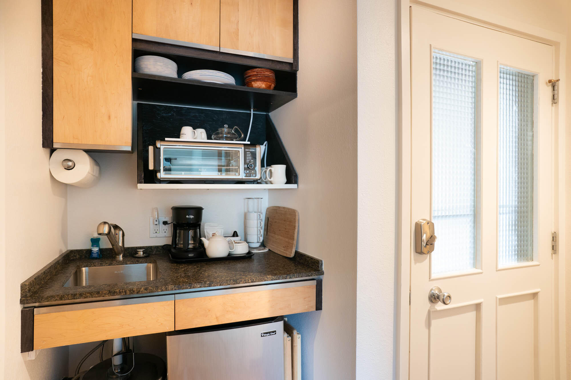 Efficiency Kitchen in rear side