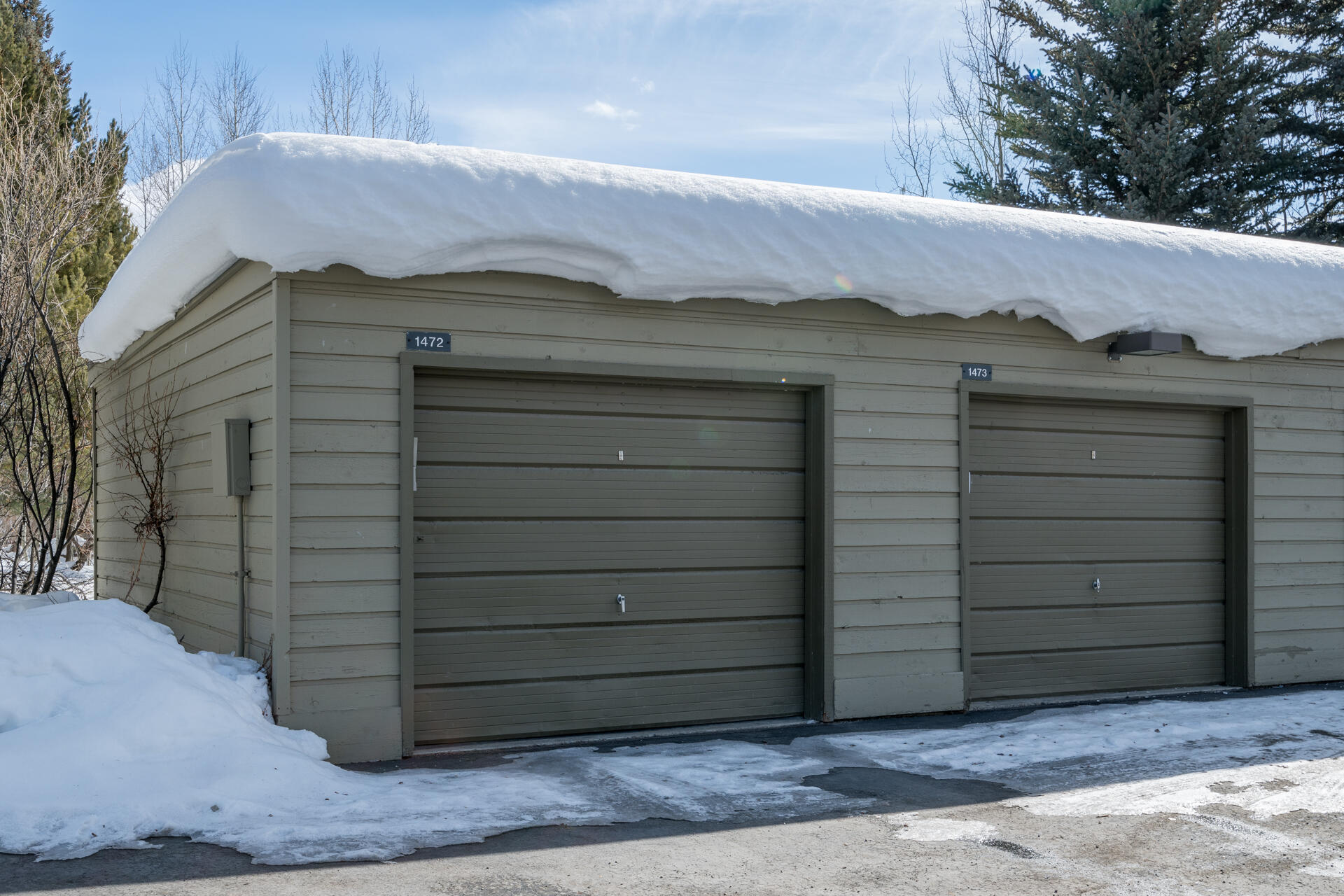 Detached Garage