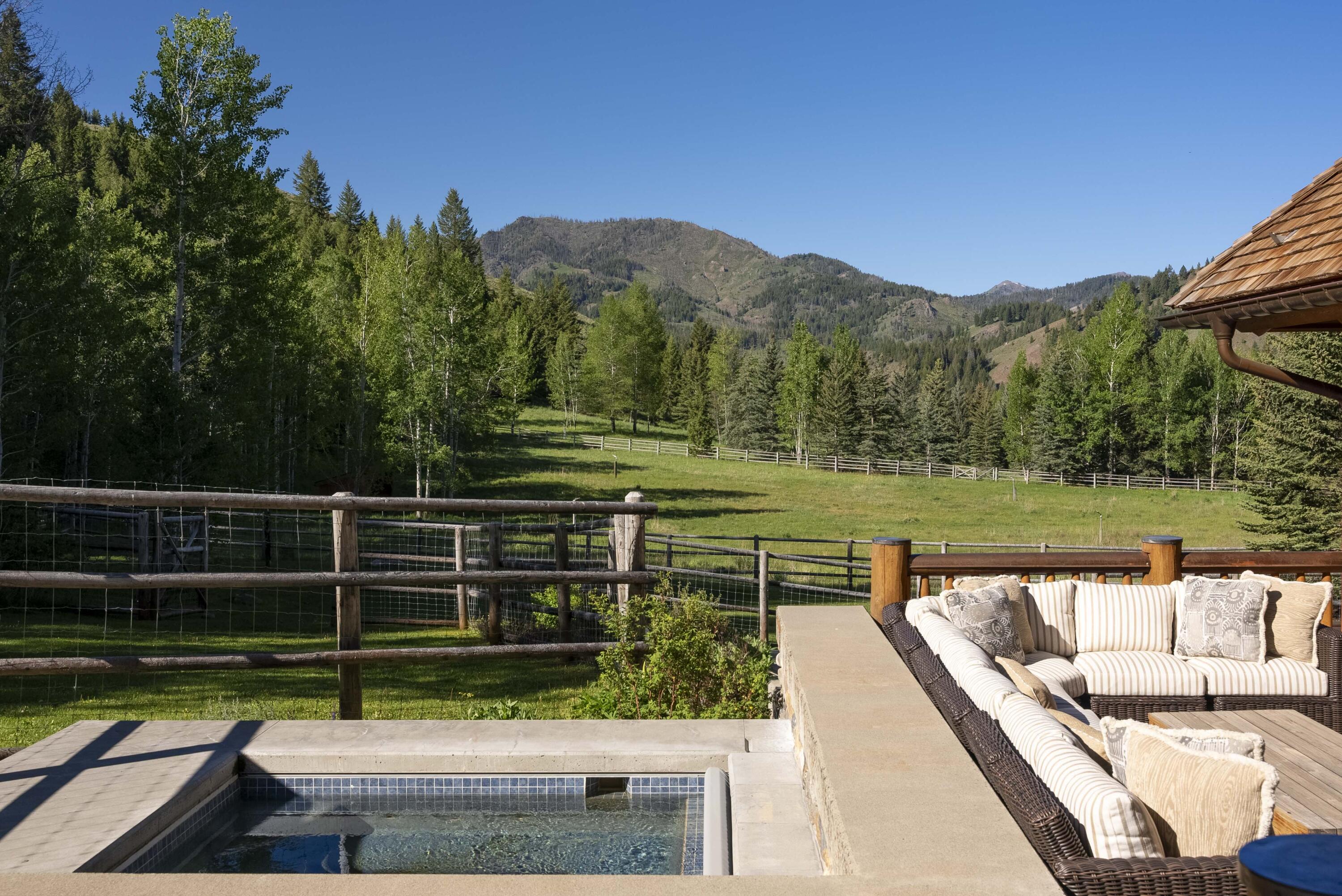 Blaine County, Idaho 83340, United States, 7 Bedrooms Bedrooms, ,8 BathroomsBathrooms,Residential,Pending,54039