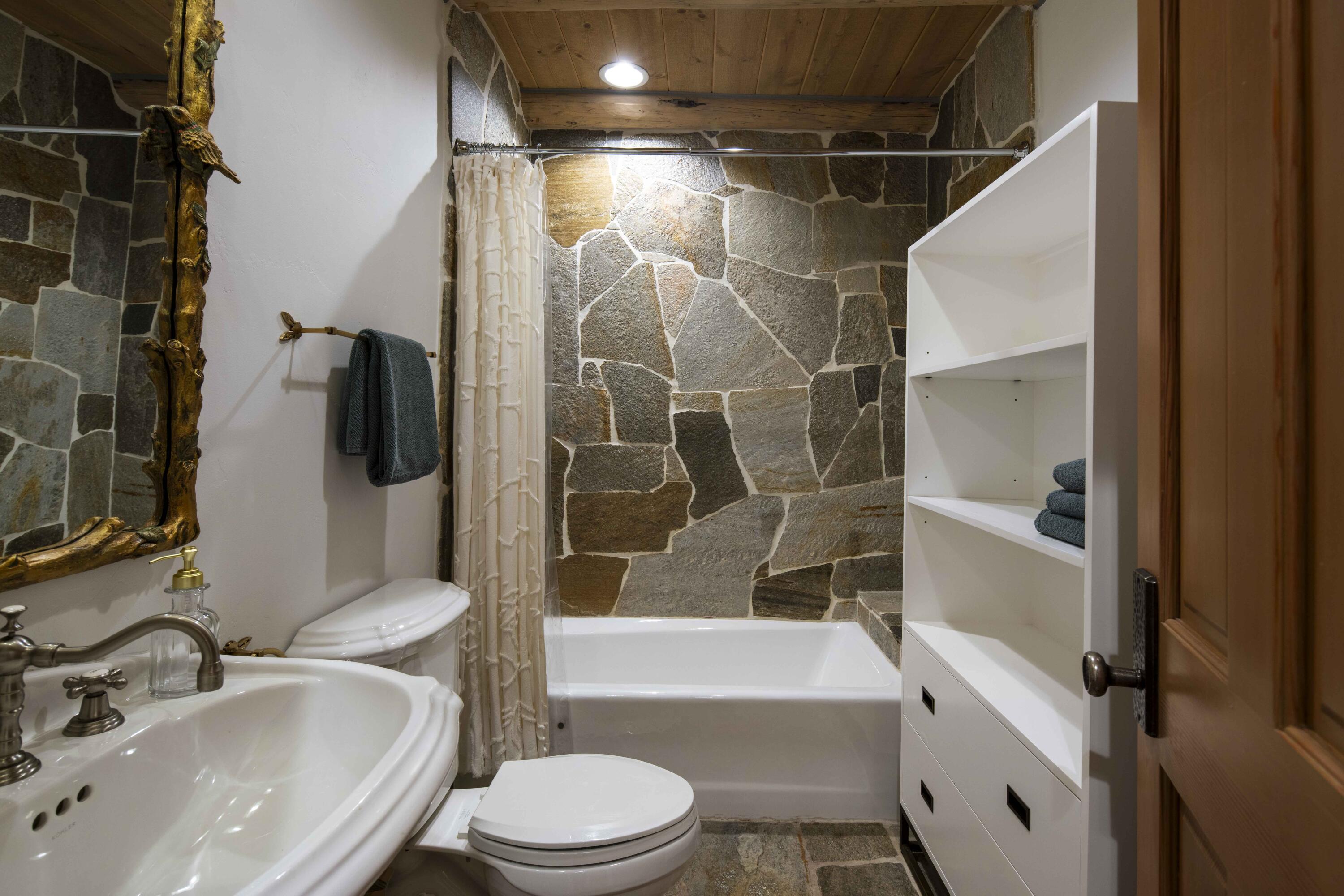 Blaine County, Idaho 83340, United States, 7 Bedrooms Bedrooms, ,8 BathroomsBathrooms,Residential,Pending,54039