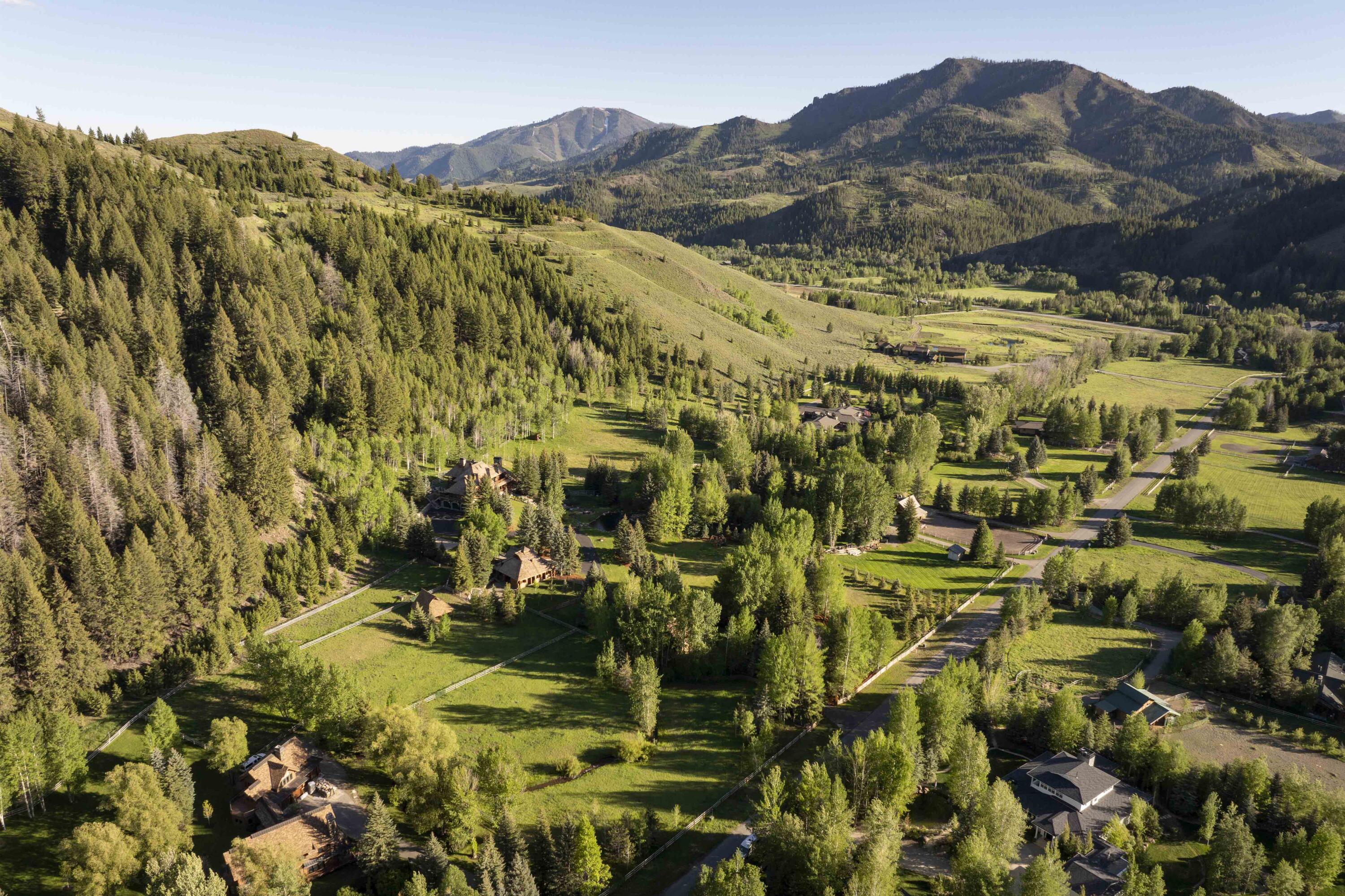 Blaine County, Idaho 83340, United States, 7 Bedrooms Bedrooms, ,8 BathroomsBathrooms,Residential,Pending,54039