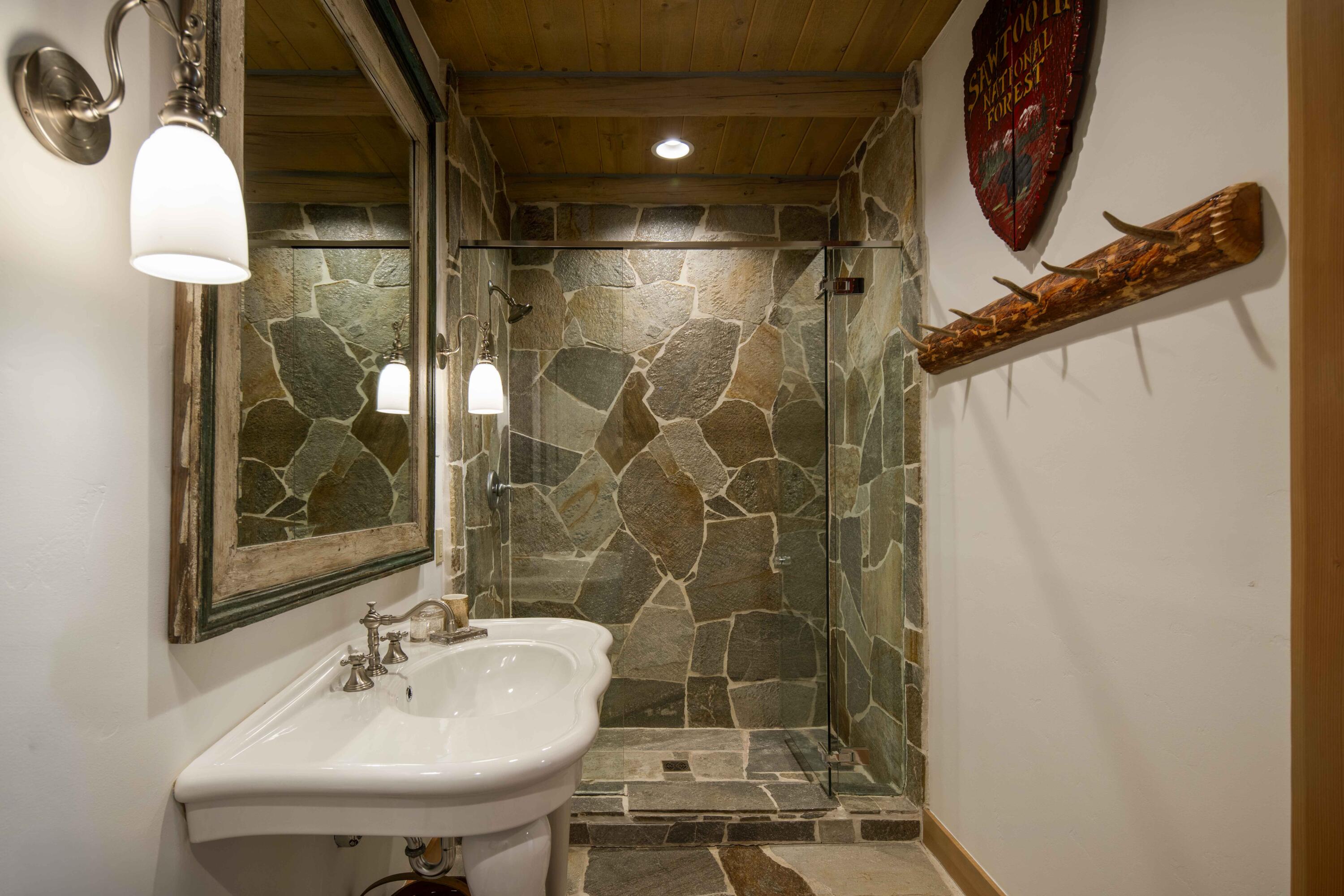 Blaine County, Idaho 83340, United States, 7 Bedrooms Bedrooms, ,8 BathroomsBathrooms,Residential,Pending,54039