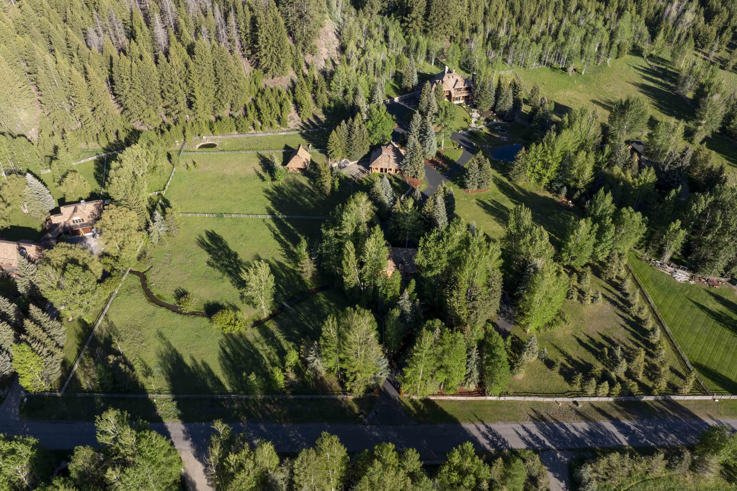 Blaine County, Idaho 83340, United States, 7 Bedrooms Bedrooms, ,8 BathroomsBathrooms,Residential,Pending,54039