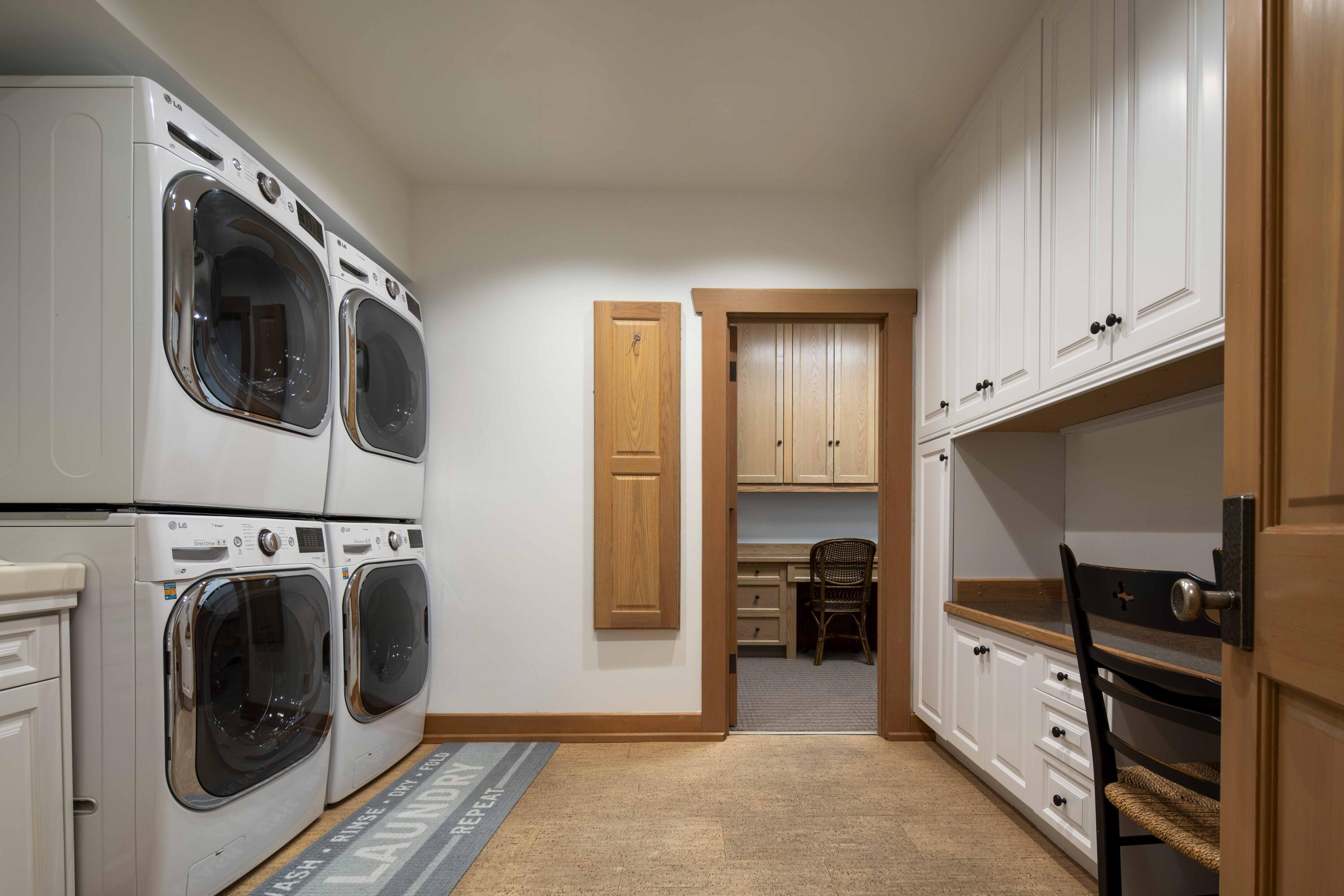 Blaine County, Idaho 83340, United States, 7 Bedrooms Bedrooms, ,8 BathroomsBathrooms,Residential,Pending,54039