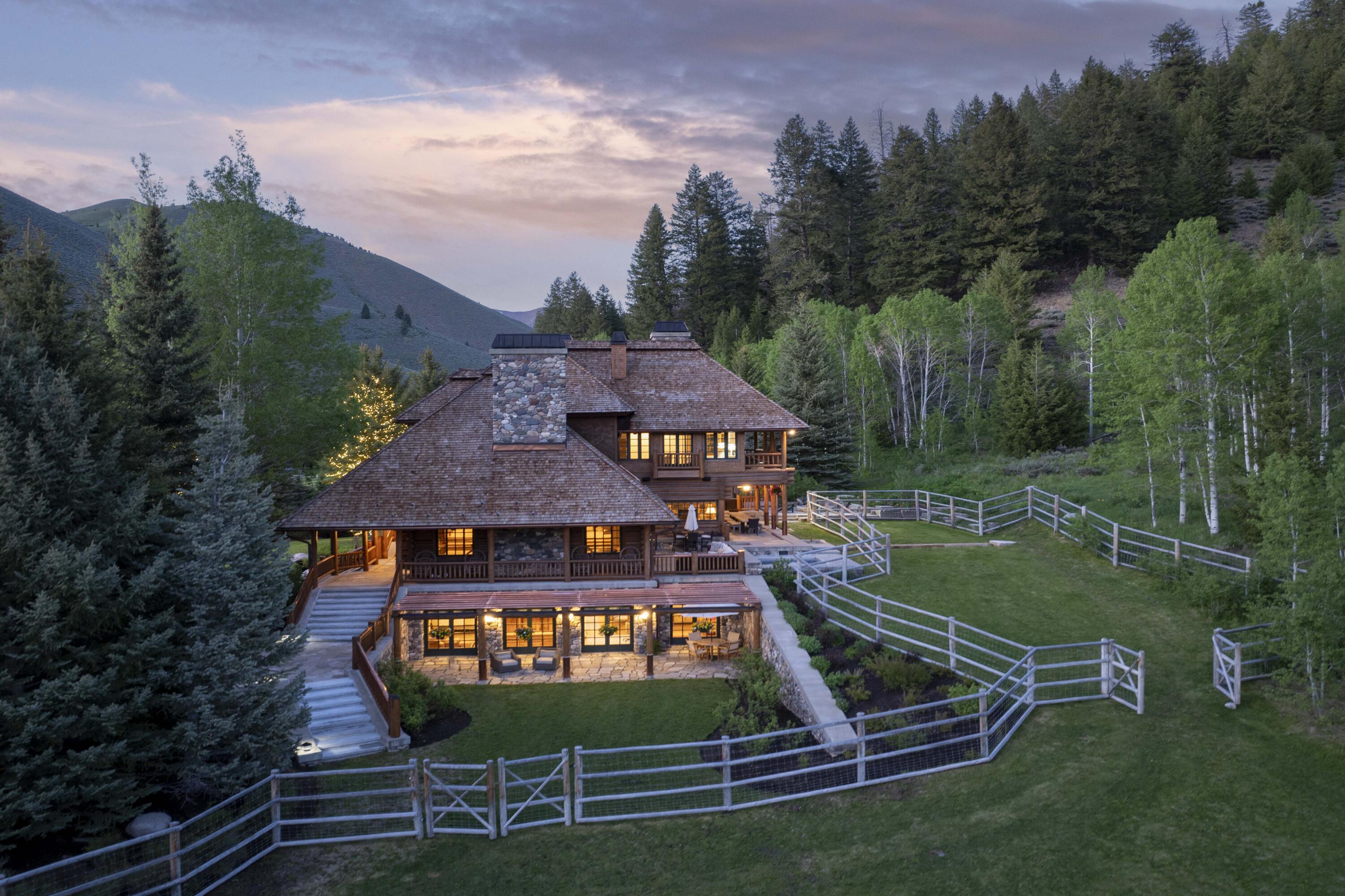 Blaine County, Idaho 83340, United States, 7 Bedrooms Bedrooms, ,8 BathroomsBathrooms,Residential,Pending,54039