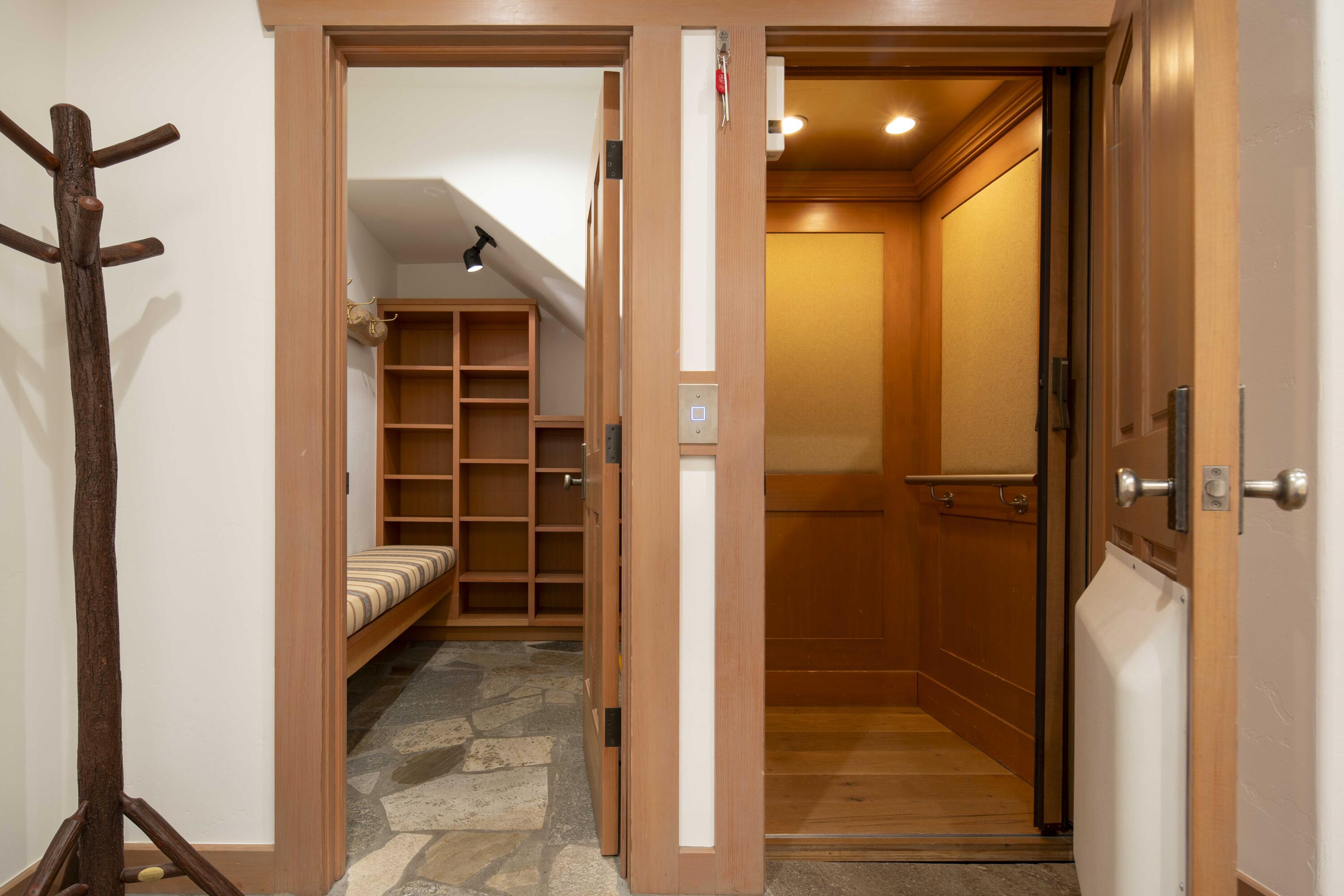 Blaine County, Idaho 83340, United States, 7 Bedrooms Bedrooms, ,8 BathroomsBathrooms,Residential,Pending,54039