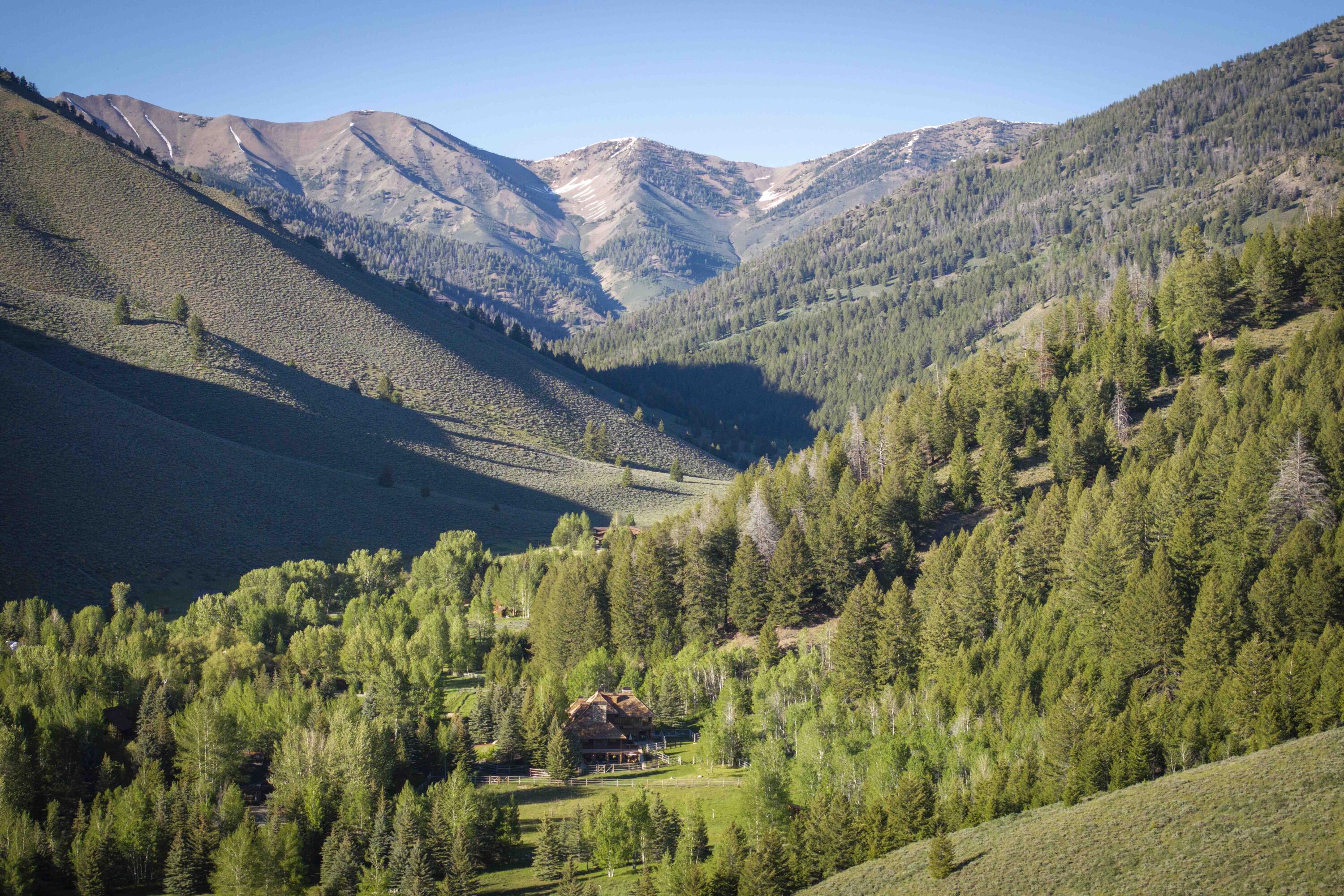 Blaine County, Idaho 83340, United States, 7 Bedrooms Bedrooms, ,8 BathroomsBathrooms,Residential,Pending,54039