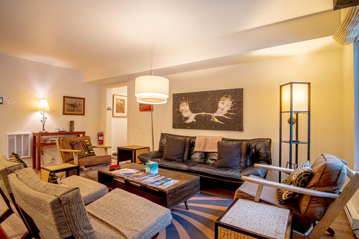 139 Living Room 2