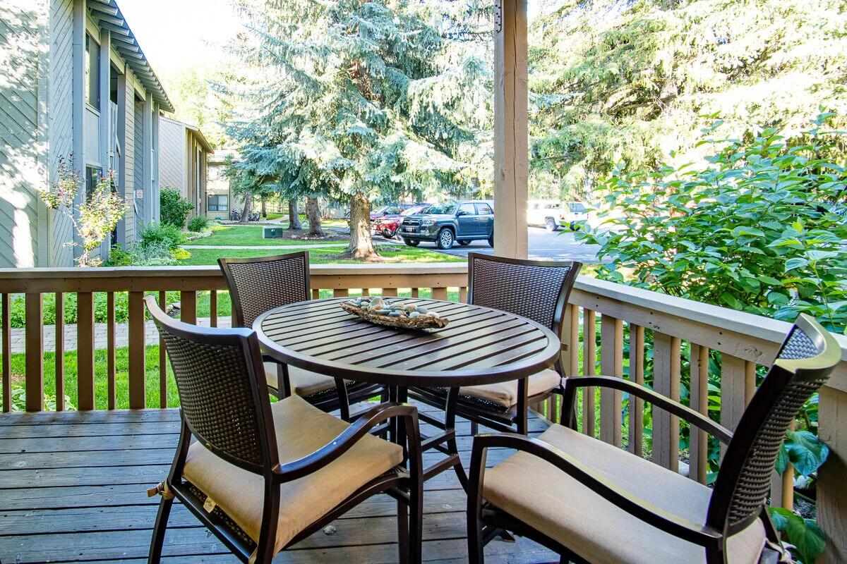 139 Outdoor Living Space
