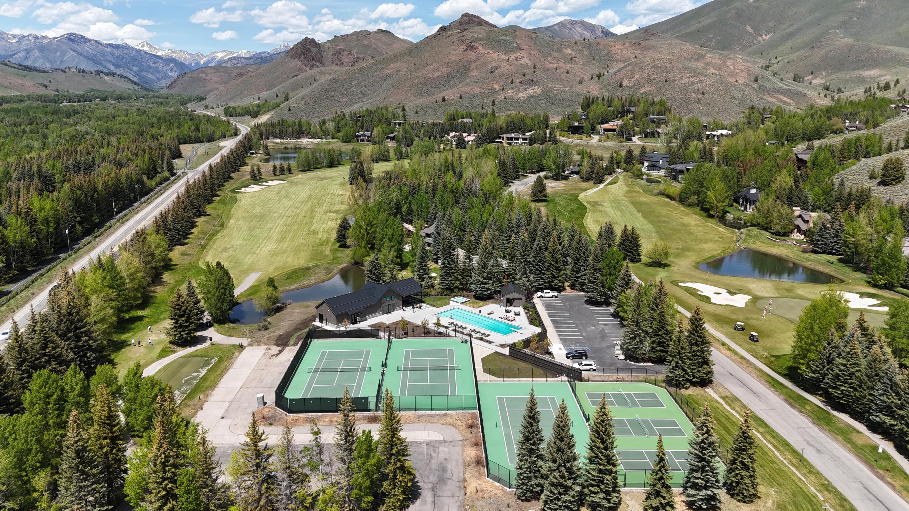 Brand New HOA Clubhouse (Amenities)