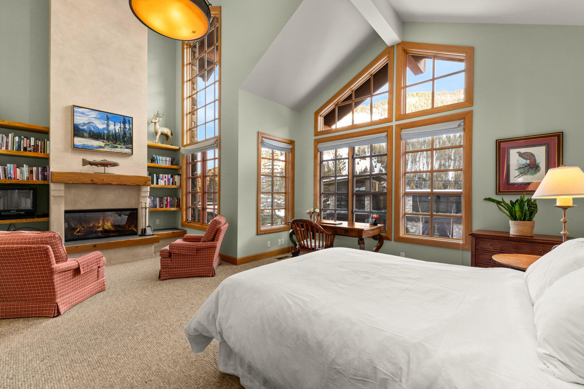 Spacious primary retreat