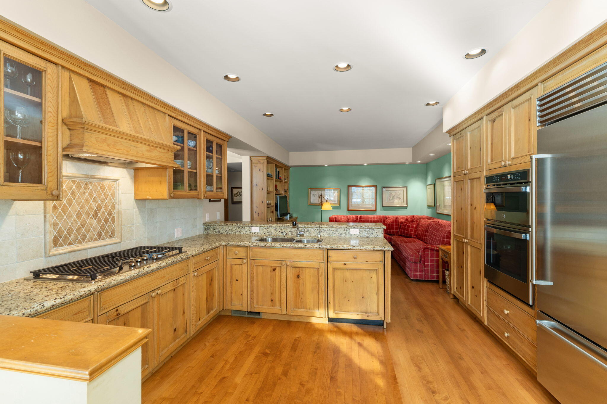 Many entertaining areas