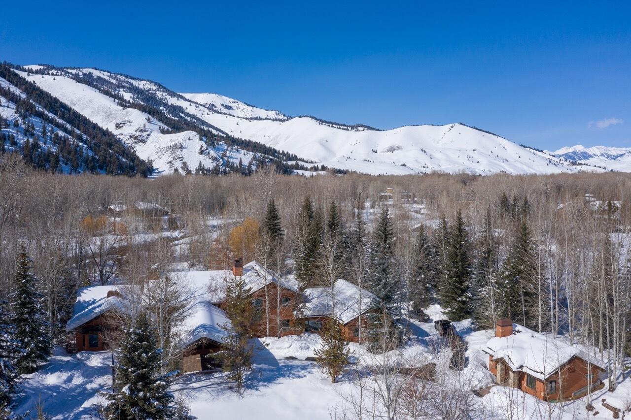 Blaine County, Idaho 83340, United States, 5 Bedrooms Bedrooms, ,7 BathroomsBathrooms,Residential,Pending,73511