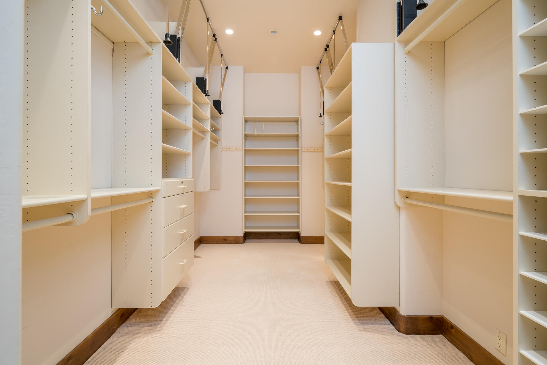 Blaine County, Idaho 83340, United States, 5 Bedrooms Bedrooms, ,7 BathroomsBathrooms,Residential,Pending,73511