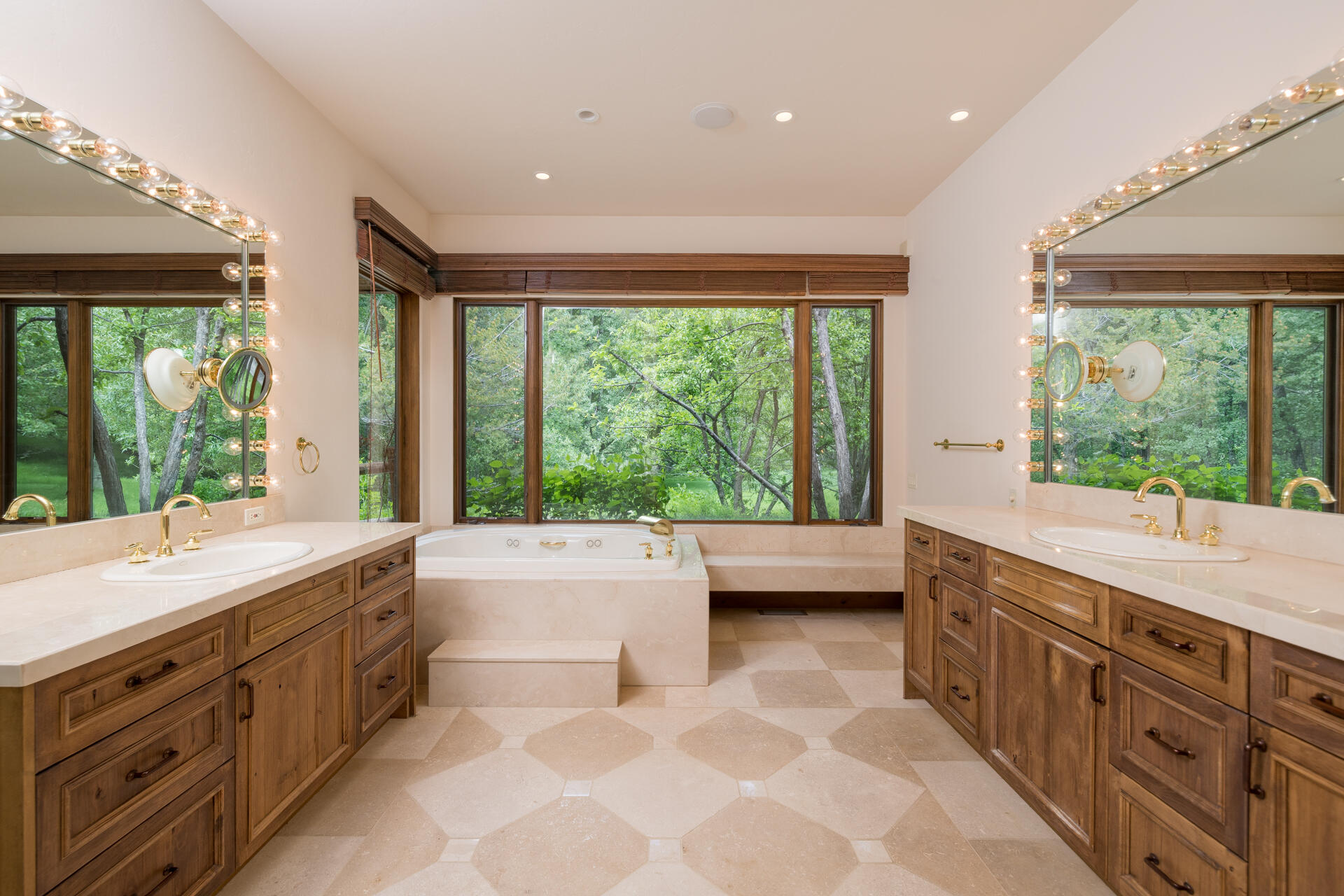 Blaine County, Idaho 83340, United States, 5 Bedrooms Bedrooms, ,7 BathroomsBathrooms,Residential,Pending,73511