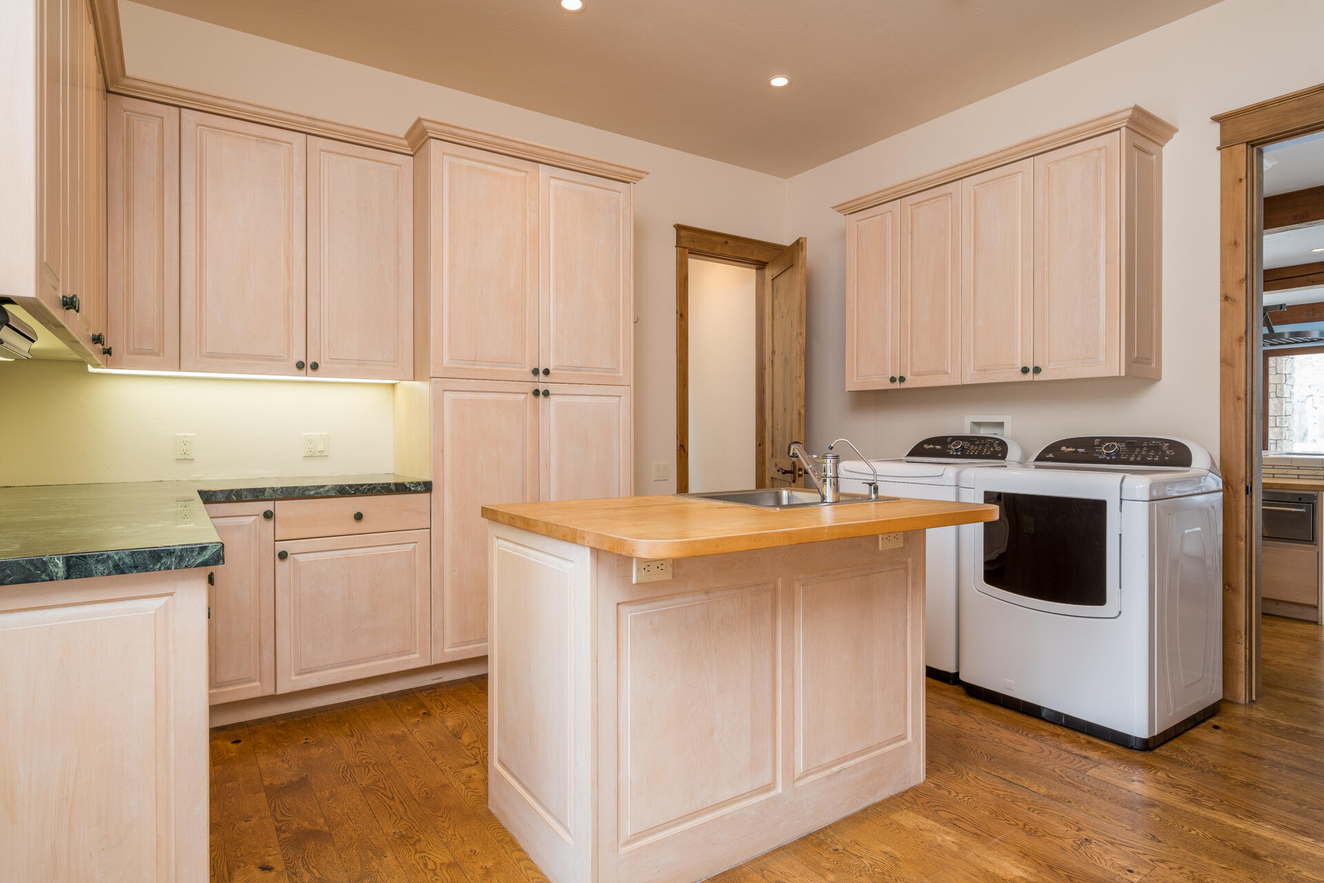 Blaine County, Idaho 83340, United States, 5 Bedrooms Bedrooms, ,7 BathroomsBathrooms,Residential,Pending,73511