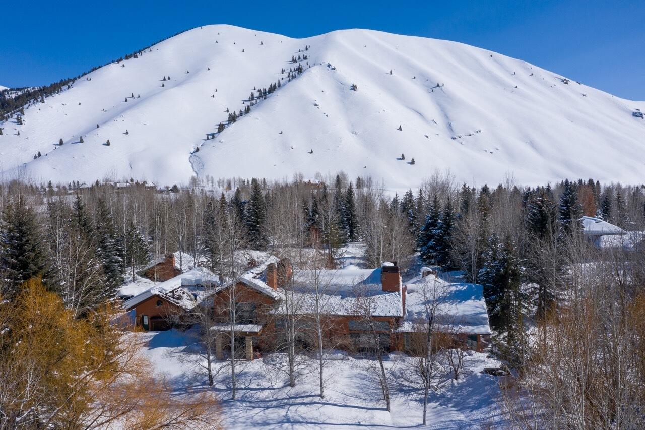 Blaine County, Idaho 83340, United States, 5 Bedrooms Bedrooms, ,7 BathroomsBathrooms,Residential,Pending,73511