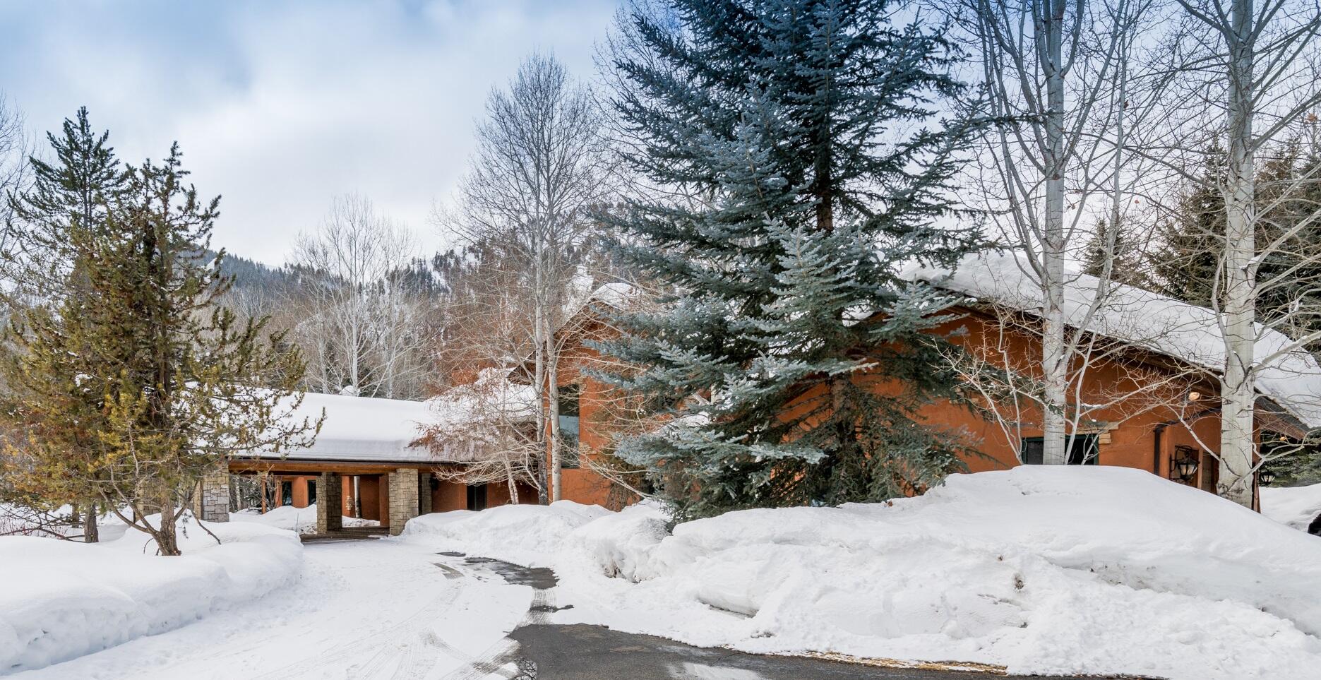 Blaine County, Idaho 83340, United States, 5 Bedrooms Bedrooms, ,7 BathroomsBathrooms,Residential,Pending,73511