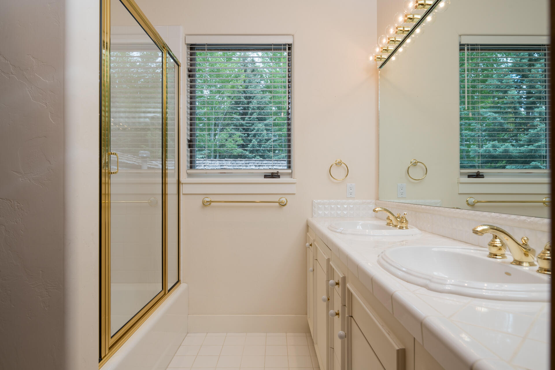 Blaine County, Idaho 83340, United States, 5 Bedrooms Bedrooms, ,7 BathroomsBathrooms,Residential,Pending,73511