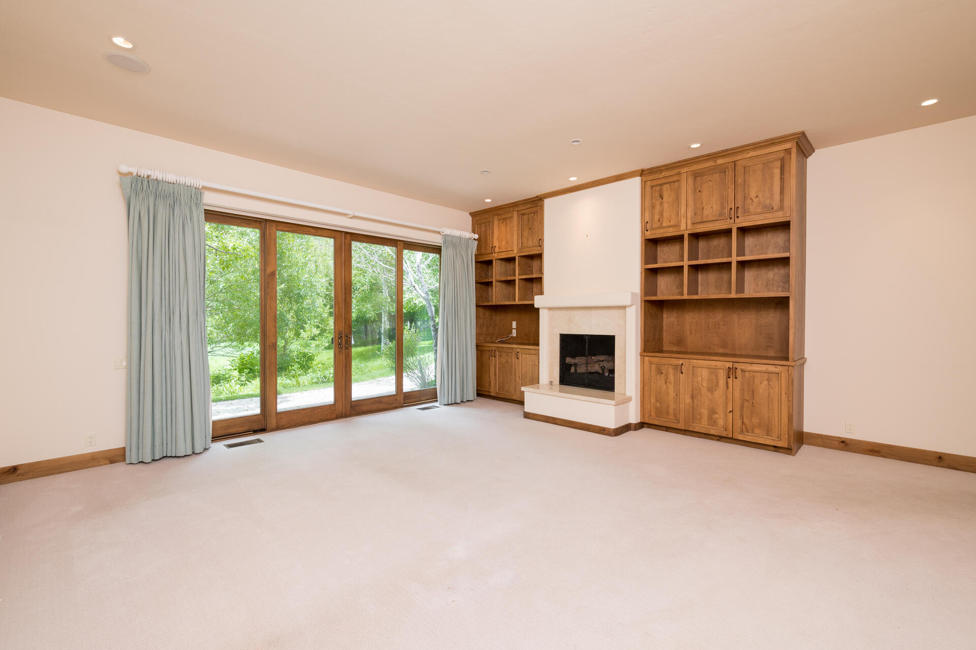 Blaine County, Idaho 83340, United States, 5 Bedrooms Bedrooms, ,7 BathroomsBathrooms,Residential,Pending,73511