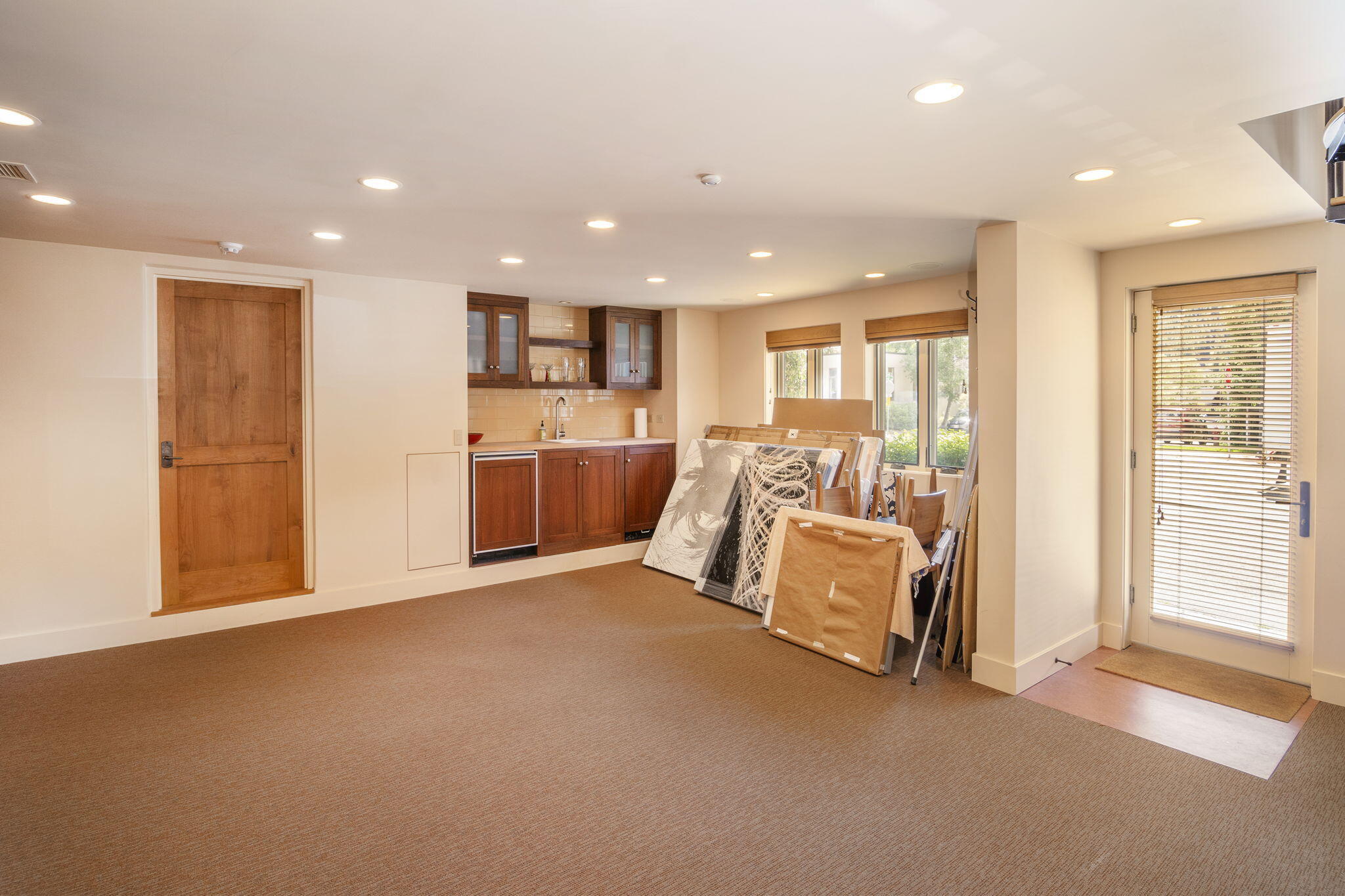 Lower Level Office Space/Wet Bar