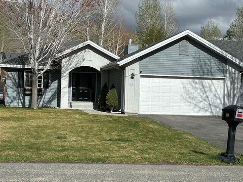 Photo of 201 S 9TH St, Bellevue, ID 83313 (MLS # 26-334249)