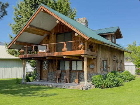 Photo of 501 W Pine St St W, Mackay, ID 83251 (MLS # 25-333309)