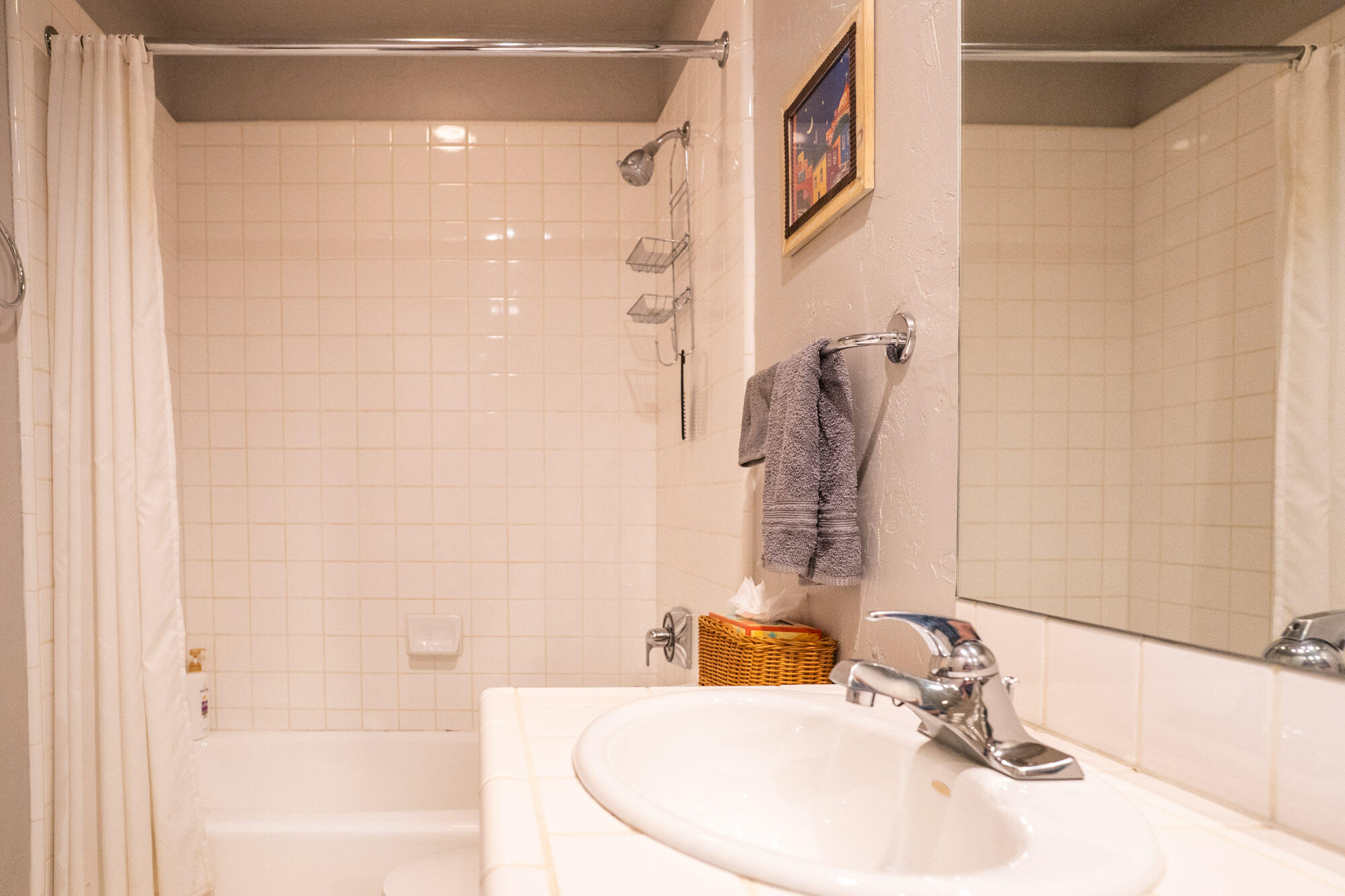 Upstairs Guest Batrhoom 2