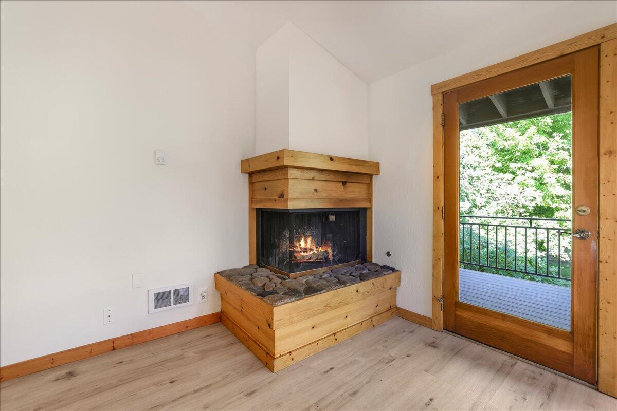 Gas loglighter fireplace