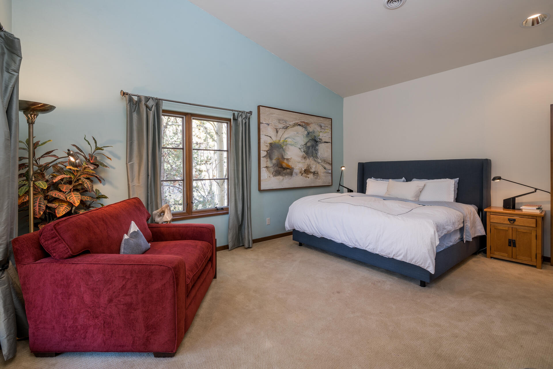 King bed in 3rd bedroom