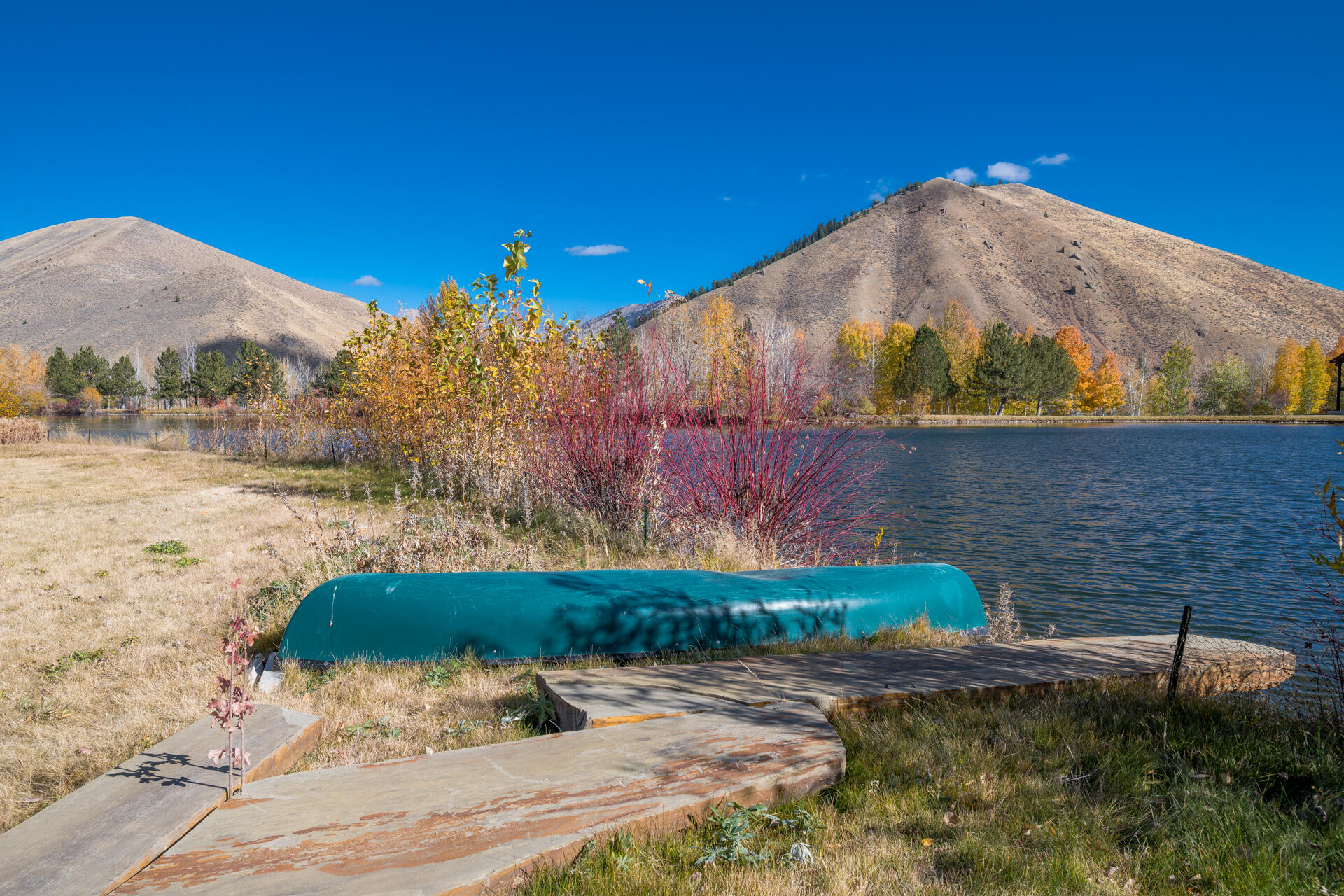 Your own boat to paddle the lake
