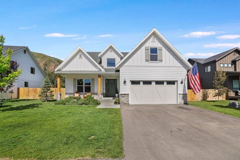 Photo of 382 W Winterberry Loop, Hailey, ID 83333 (MLS # 26-334539)