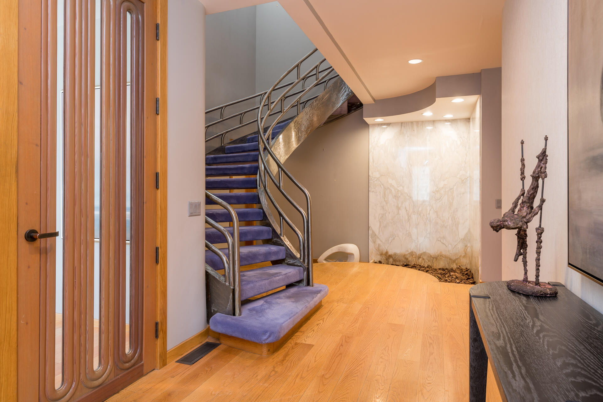 Entry with custom staircase