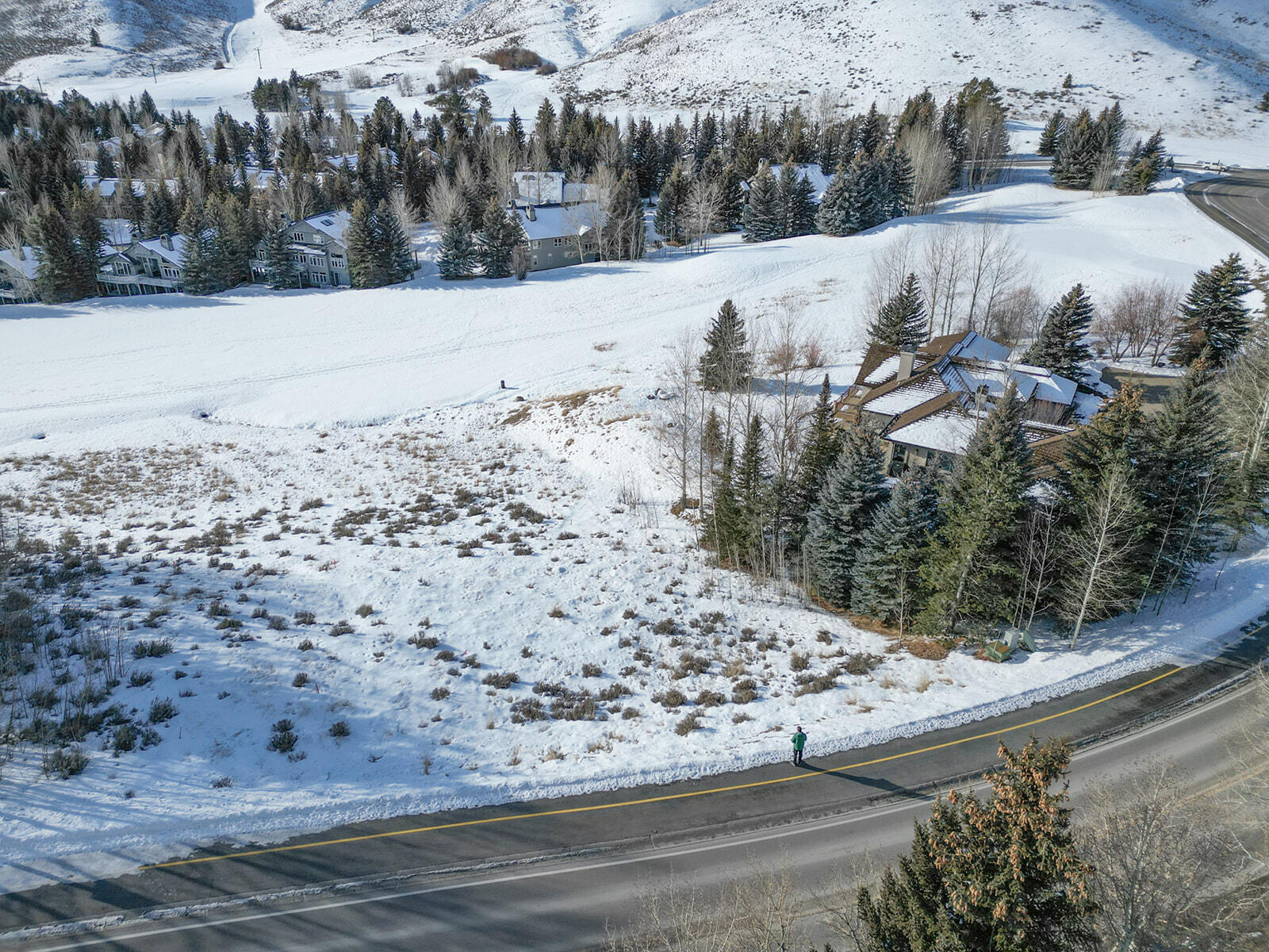 Overlooks the 8th Fairway