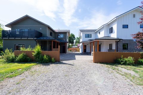 Photo of 302 S 4th Ave, Hailey, ID 83333 (MLS # 25-333399)