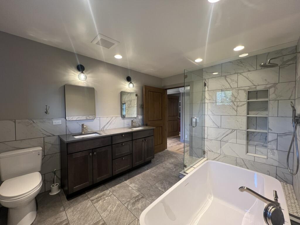 F90B75CA-435F-4F02-98F9-1B0F8EB3C818_1_1